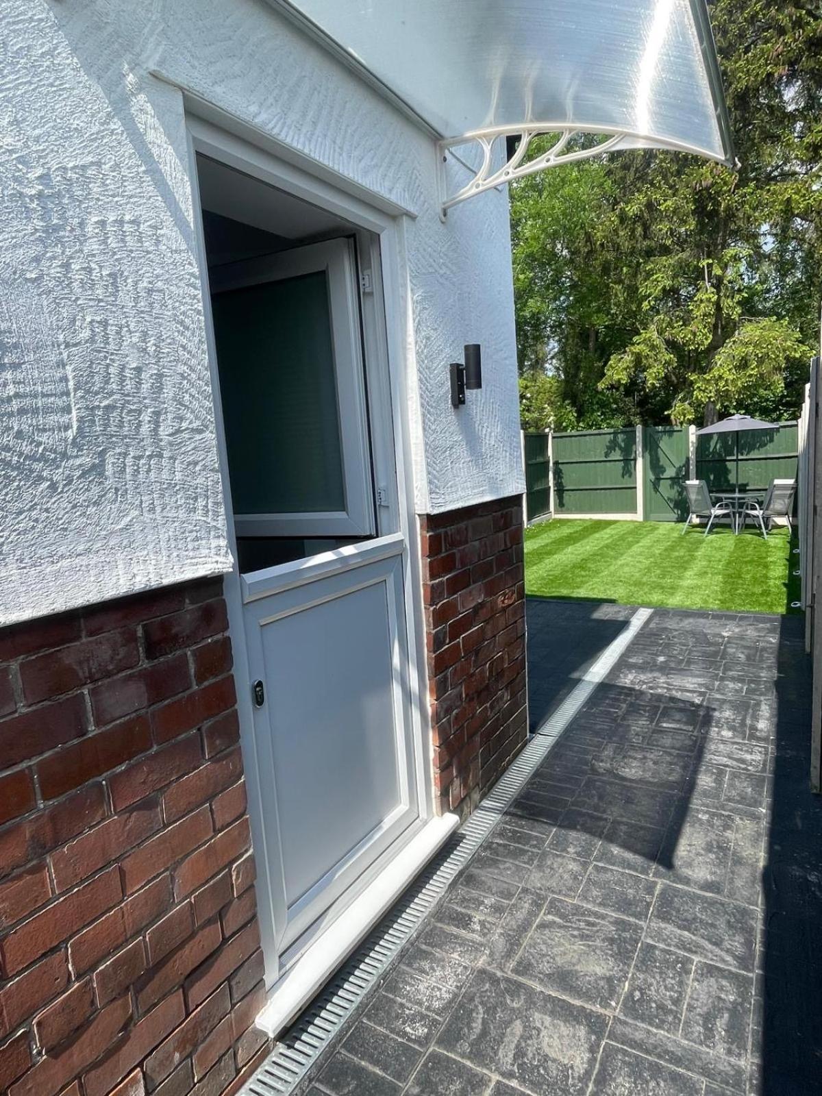 The Upton Coach House Villa Birkenhead Exteriör bild